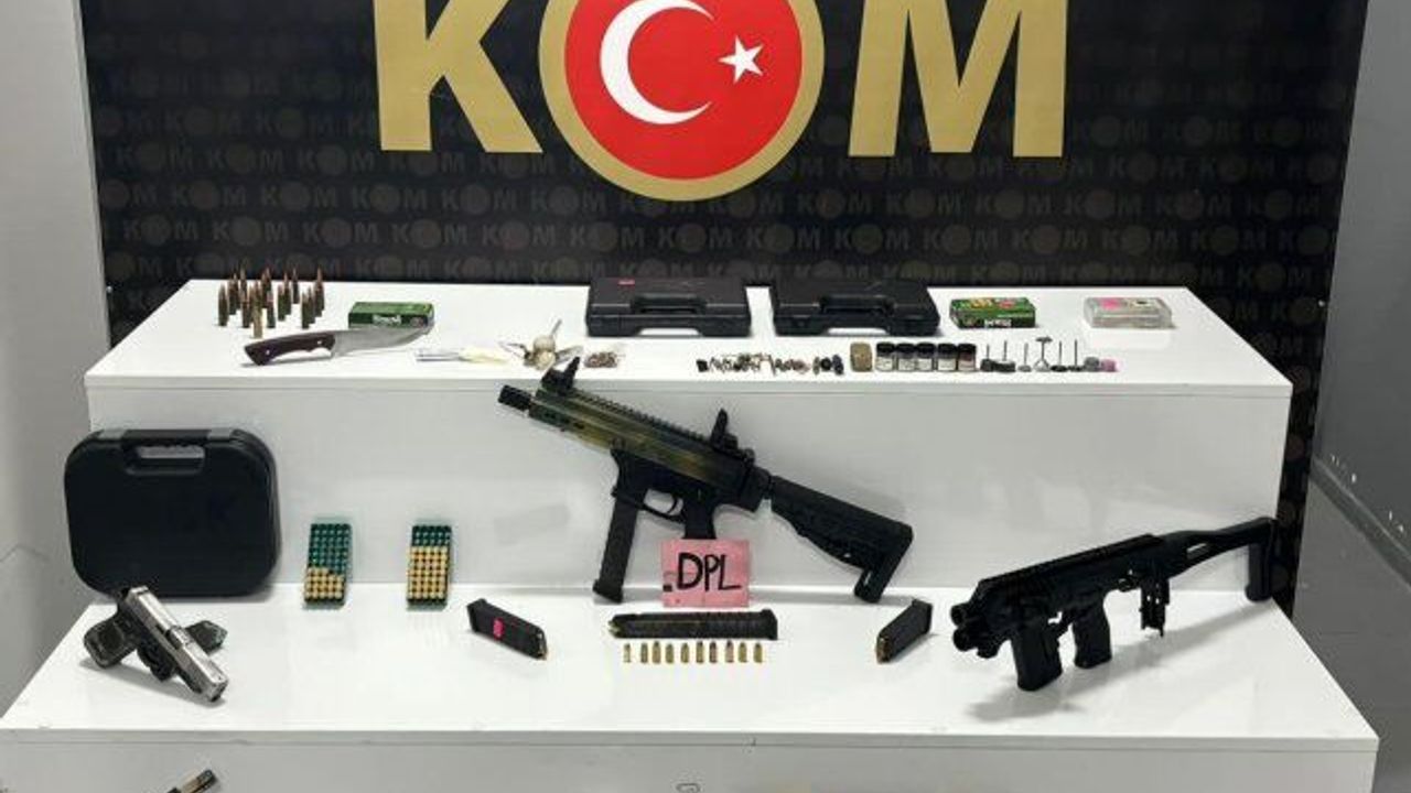 Polisten, şüphelilere kaldıkları otelde operasyon