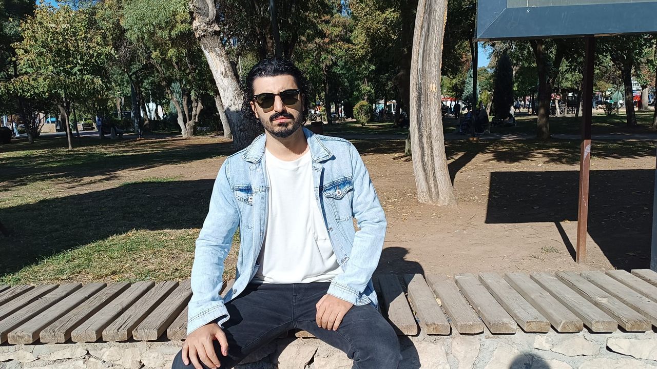 Batmanlı gezginin Bali macerasında maymunlar, cep telefonu ve gözlüğü kaptı