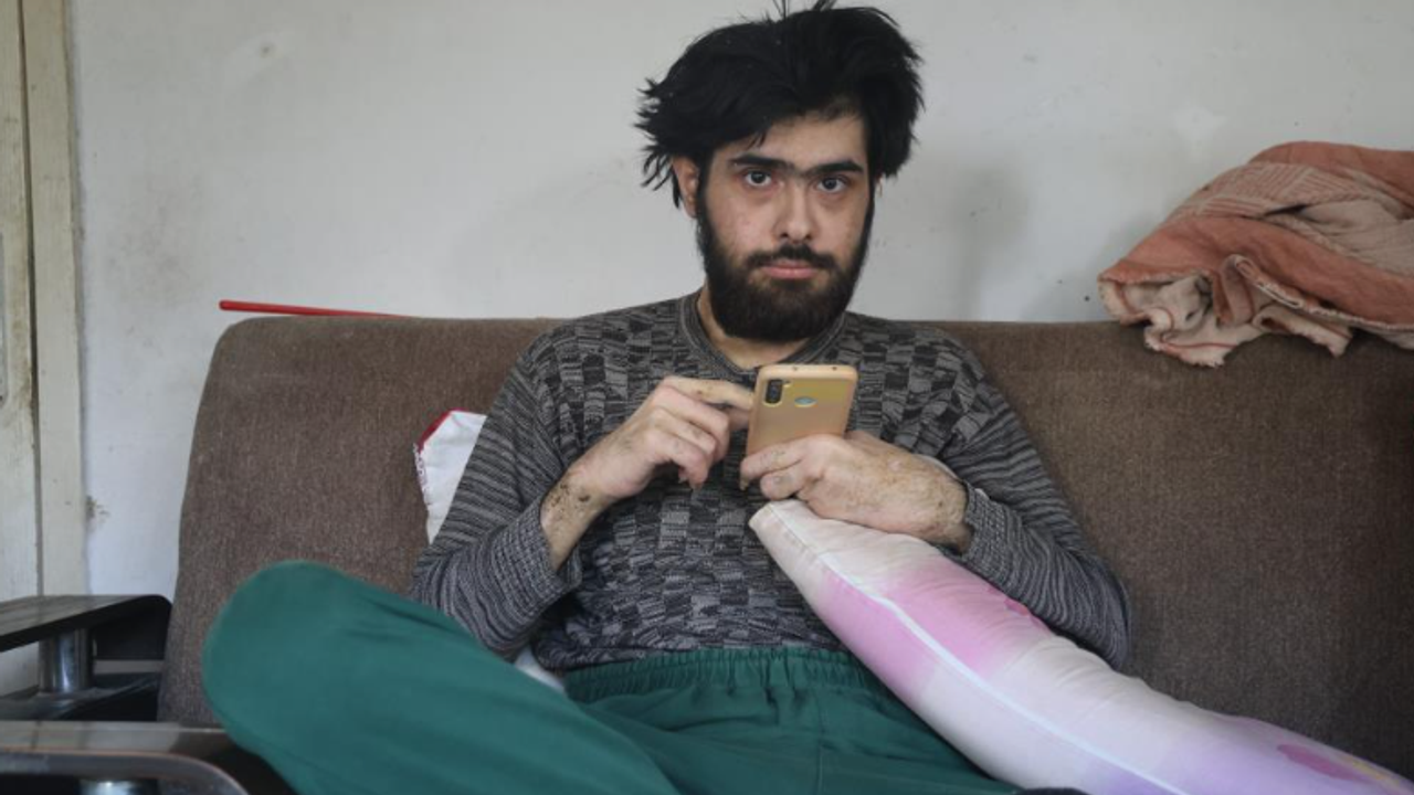 3 yıl sonra duş alıp, tıraş olan Barış'ın anksiyete ve depresyon sorunu olduğu ortaya çıktı