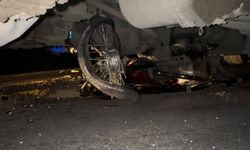 Motosiklet hafriyat kamyonunun altına girdi, 2 kişi ağır yaralandı