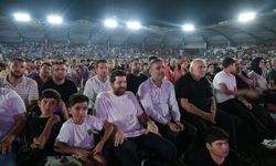 Tarsus’ta Binlerce vatandaş Başkan Boltaç ile birlikte dev ekrana kitlendi