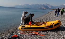 Balık tutmak için denize açılıp rüzgara yenik düştüler