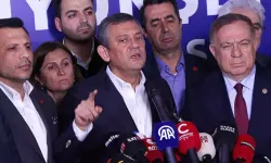 CHP Lideri Özel: "Ekrem Başkan çıkana kadar buradayım"