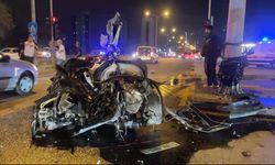 Mersin’de feci kaza: Araç ikiye bölündü… Yaralılar var...