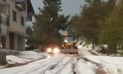 Çamlıyayla’da dolu yağışı nedeniyle yollar kapandı