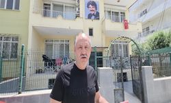 Mersin'de evinin duvarına Ferdi Tayfur’un ışıklı panosunu yaptırdı