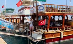 Mersin'de açıkta yakalanan köpek balıklarının görüntüleri sosyal medyada paylaşıldı, turizmciler mağdur oldu