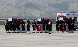 Pençe-Kilit bölgesinde şehit olan askerler için Yüksekova'da uğurlama töreni düzenlendi