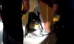 Kontrolden çıkan taksi motosiklete çarpıp mağazaya daldı: 1 yaralı