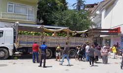 Vatandaşlara ücretsiz 20 ton karpuz dağıtıldı