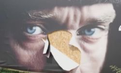 Atatürk’ün yer aldığı billboardlara çirkin saldırı