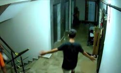 Göbek atarak ayakkabı çalan gençler kamerada