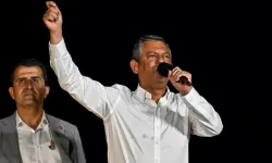 Özgür Özel: “AK Parti kuruluş yıl dönümü hediyen geliyor. Yarın 12'yi bekle