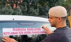 Namaza başladığını böyle duyurdu!