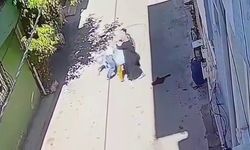 3 kadın, kucağında çocuğu olan anneyi tekme tokat dövdü!