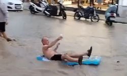 Fethiye’de turistler sel sularında eğlendi