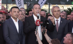 CHP Grup Başkanvekili Ali Mahir Başarır, beraberindeki CHP heyeti ile CHP İstanbul İl Başkanlığı önünde açıklama yaptı.