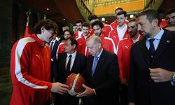 Cumhurbaşkanı Erdoğan, A Milli Basketbol Takımı'nı kabul etti