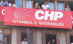 CHP'nin yeni ofisine İstanbul İl Başkanlığı’ yazılı pankart asıldı