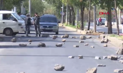 Tapulu arazi krizi: Yolu taşlarla trafiğe kapattılar!