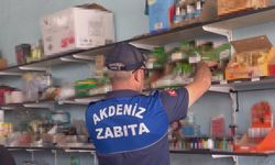 Bakkalda 2022 yılına ait gıda ürünleri bulundu