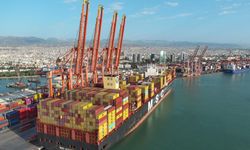 Mersin Limanı’nda tarihi gün: 400 metrelik mega gemi ilk kez demir attı