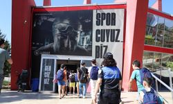 Mersin’de polis desteğiyle çocuklara yüzme eğitimi verildi