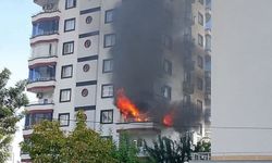 Mersin'de 9 katlı binada yangın: Alevler daireyi sardı