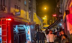 Beyoğlu’nda kız istemede patlatılan havai fişekler evi yaktı