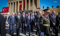 Devlet erkanı Ata'nın huzurunda...