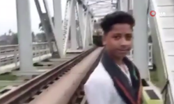 Raylarda video çekerken tren çarptı! Hayatının son anlarını kaydetti