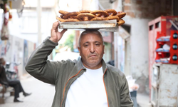 20 yıl simit sattı, 49 yaşında atanınca annesi inanmadı