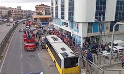Çekmeköy'de otobüs durağa girdi; yaralılar var