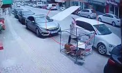 Çatıdan uçan sacın altında kalmaktan son anda kurtuldu