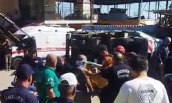 Mersin'de kamyonet kontrolünü kaybedip evin duvarına çarptı: 1'i ağır 2 yaralı