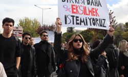 Üniversitede eski eşi tarafından öldürülen Meliha için, öğrenciler pankartlarla yürüdü