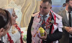 Damada şaka yapıp takı yerine 'ayva' hediye ettiler