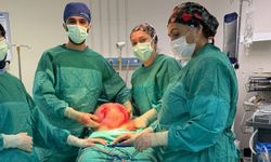 Karnı 2 ayda 9 aylık hamile gibi büyüyen kadının içinden karpuz kadar kitle çıkarıldı