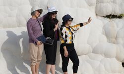 Beyaz cennet Pamukkale, Asya ülkelerinden gelen turistlerin yoğun ilgisini çekiyor