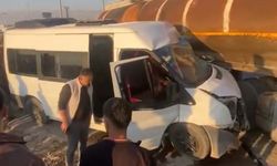 Okul servisi tankerle çarpıştı: 13'ü öğrenci 14 yaralı