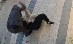 Bıçaklı saldırıya uğrayan kadını, esnaflar meyve kasalarıyla kurtardı