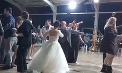 Düğünü su basınca, paçalarını sıvayıp oynamaya devam ettiler
