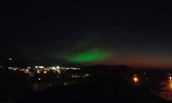 Fethiye’de gökyüzündeki mor ve yeşil ışık dikkat çekti