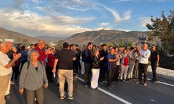 Artan kazalara dikkat çekmek için yol kapattılar