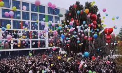 Lösemili çocuklar için binlerce balon gökyüzüne bırakıldı