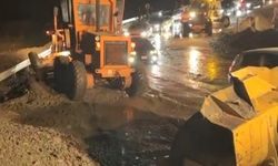 Mersin-Antalya arasında selle gelen mucurlar yolu kapattı