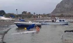 Silifke’de fırtına tekneleri batırdı