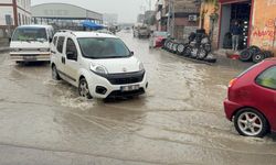 Adana'da yağmur hayatı olumsuz etkiledi