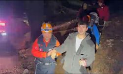 Karla kaplı dağa tırmanıp mahsur kalan 3 arkadaş kurtarıldı