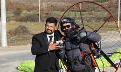 Paramotorla inip gelin arabasının önünü kestiler